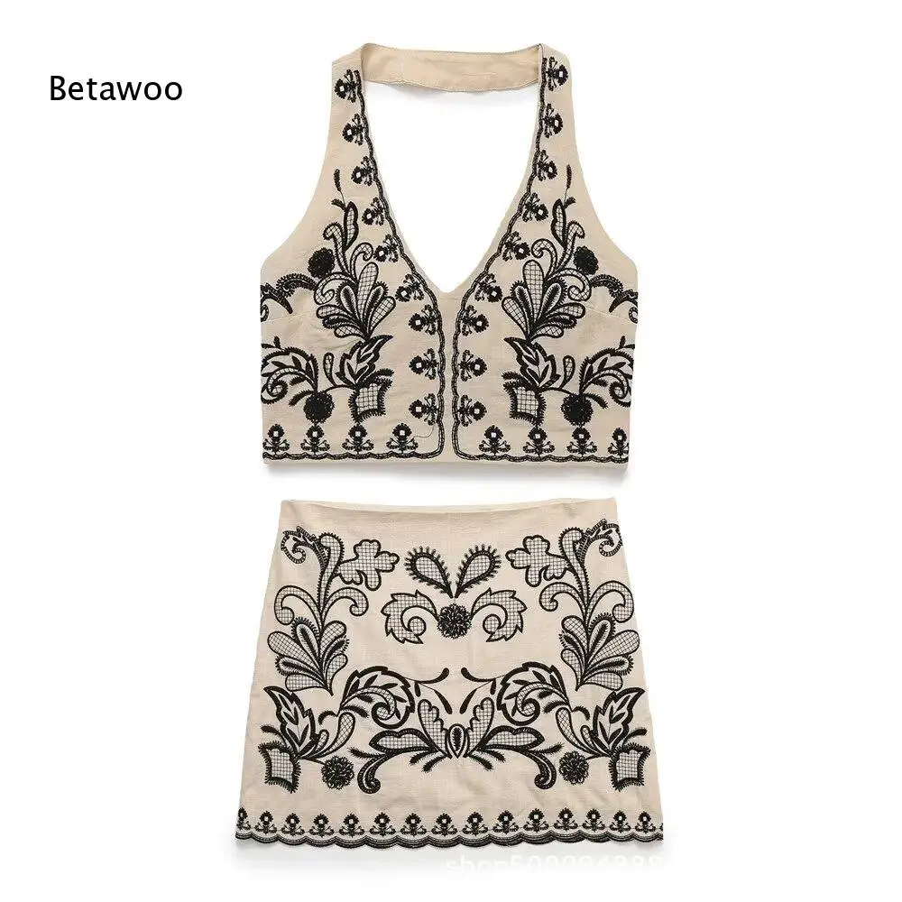 

Casual Vintage Black Floral Embroidery Halter Two Piece Outfit