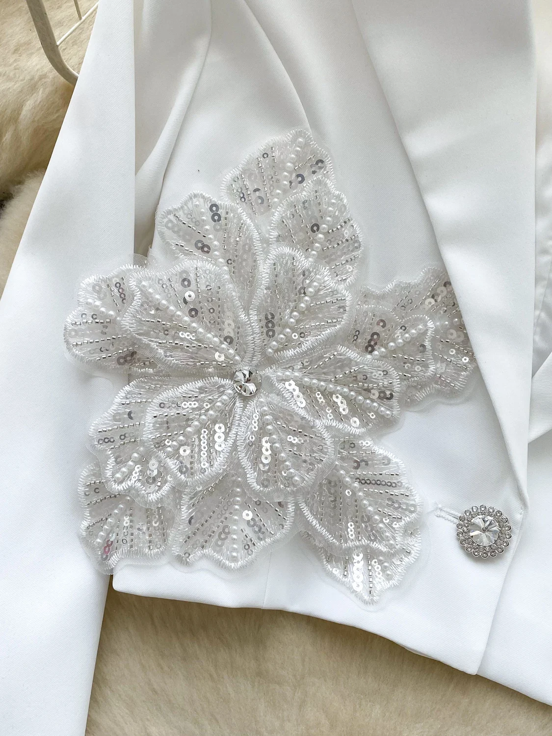 

Faionable Heavy Embellied Sequins 3D Flower Long Sve ort Sle Женский костюм Jaet Ele Универсальный ветер