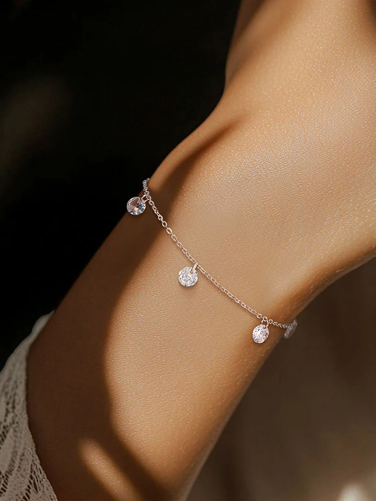 Bransoletka damska ze srebra próby 925 z pięcioma okrągłymi cyrkoniami, personalizowana, prosta, zaręczynowa, modna, wysokiej jakości, elegancka biżuteria.