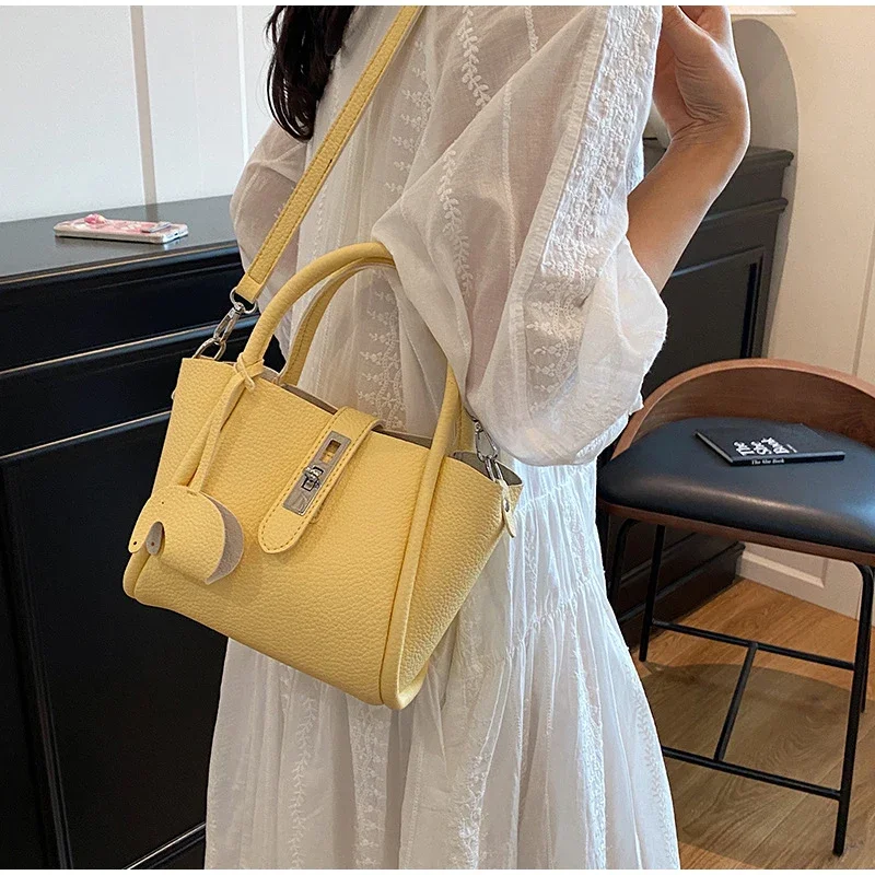 Koreanische Umhängetasche, weiche PU-Eimer-Handtasche, einfarbige Damen-Einkaufstasche mit großer Kapazität, Schultertasche für den täglichen Gebrauch – Detail 8