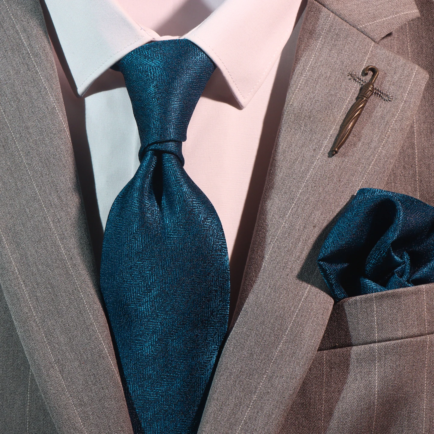 handcrafted-silk-tie-men's-business-formal-color-black-red-green-high-end-vintage-corporate-groom-wedding-tie