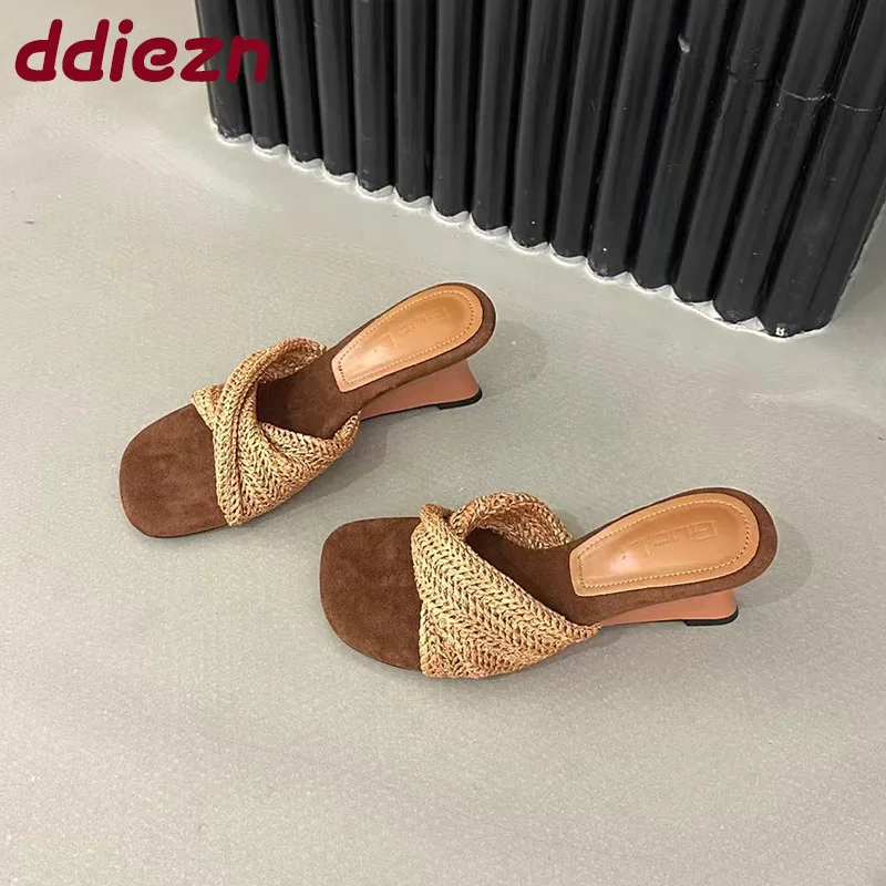 

Новинка 2023 года, женские летние пляжные шлепанцы на танкетке, шлепанцы для женщин, обувь на каблуке, модные женские тапочки на танкетке, сандалии, обувь