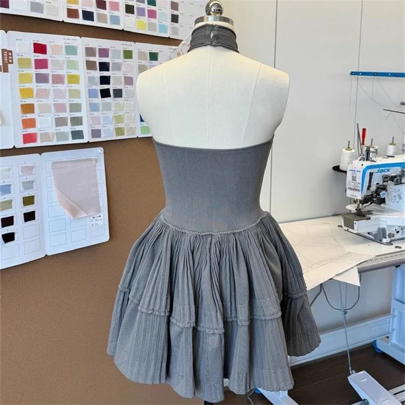 Nieuwe mode zomer gebreide jurk vrouwen sexy halter hals backless slanke mouwloze a-lijn geplooide jurken elegante partij vestidos