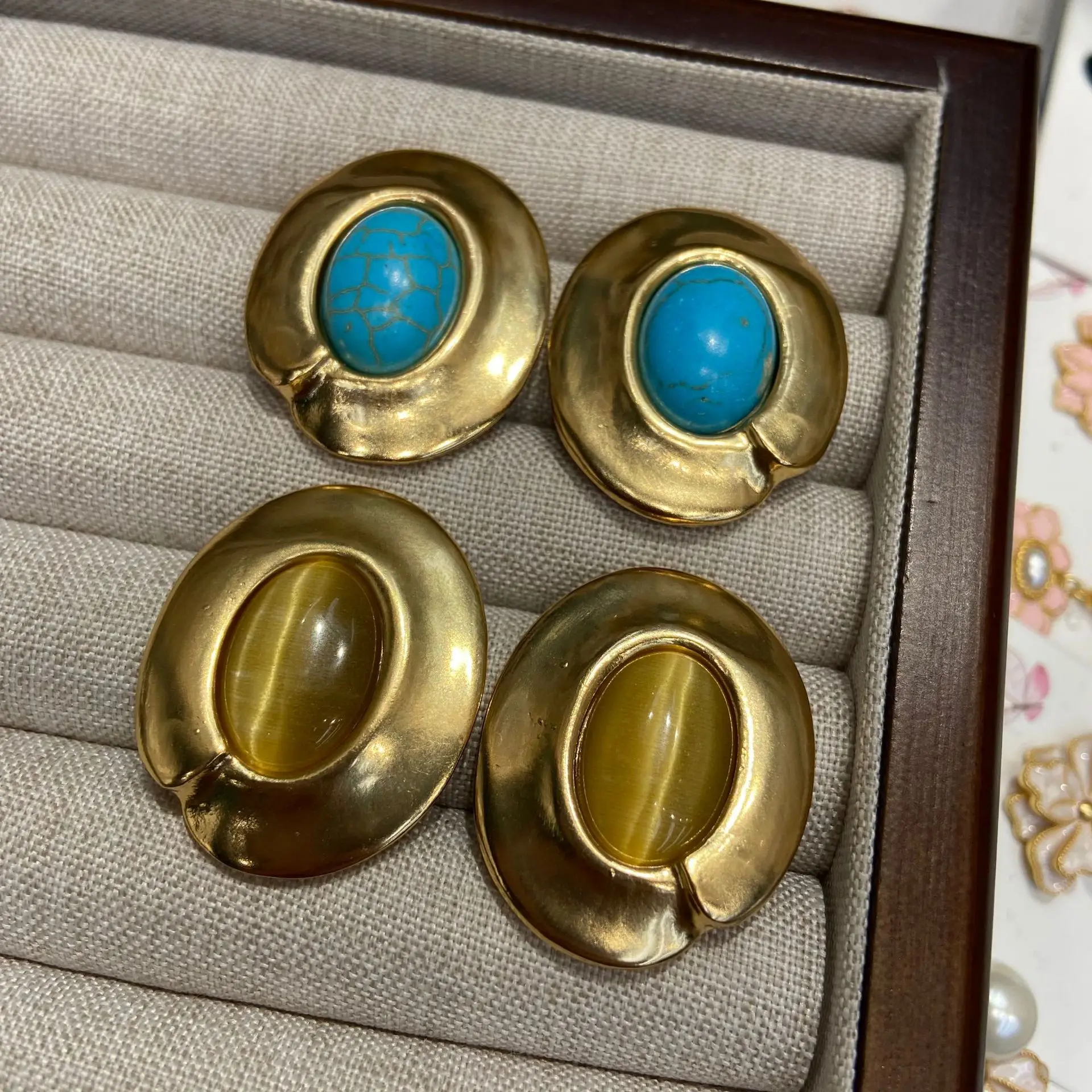 

Женские винтажные овальные серьги с бирюзой, 2025 г., геометрические серьги-гвоздики в стиле ретро, аксессуары для ушей, женские украшения, подарки для банкета