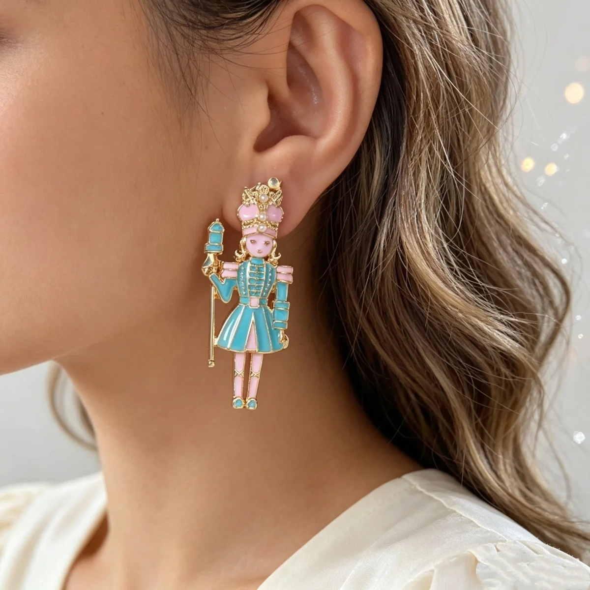 Kreative Krücken-Halter-Ohrringe mit Krönen-Nussknacker-Motiv für Damen, Weihnachtsmützen-Soldaten-Ohrringe, Neujahrsparty-Schmuck – Detail 8