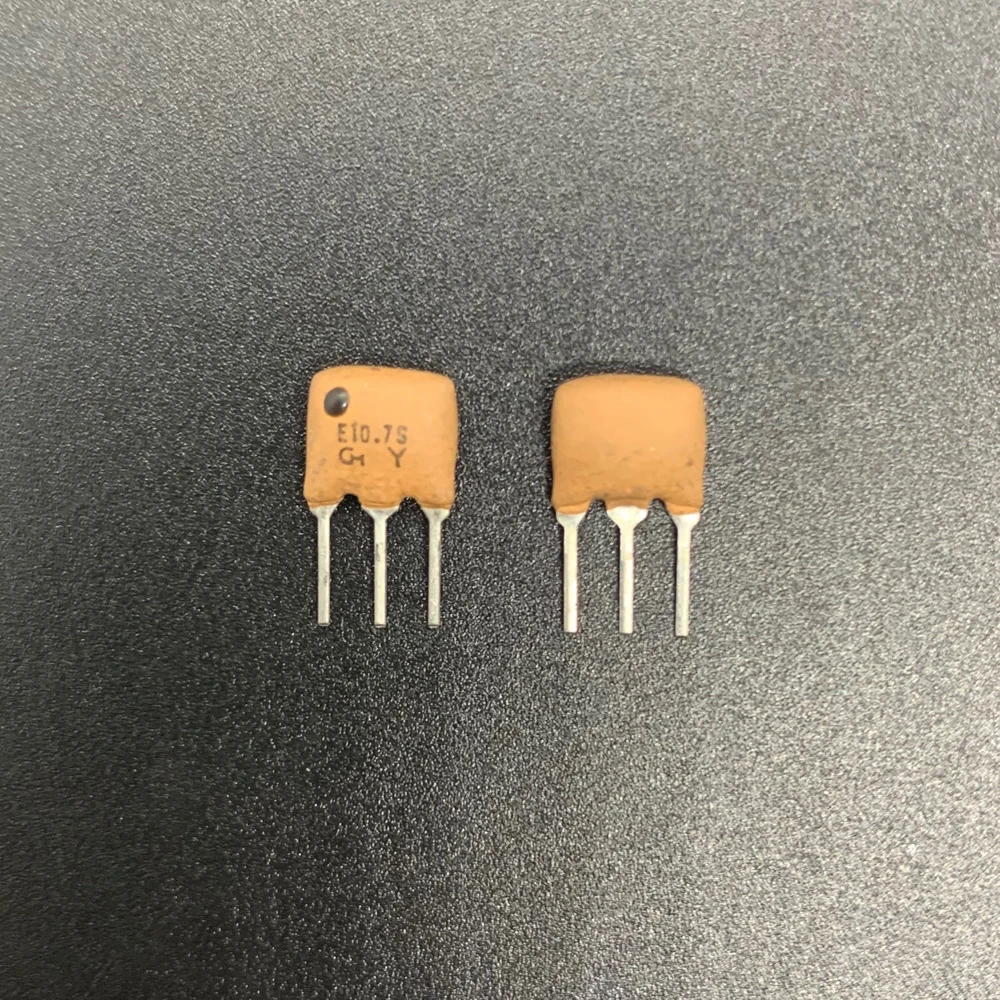 100pcs/ ceramic filter SFE10.7MS2-D 10.7MHZ 10.7MS2 straight plug 3-pin black dot 230K