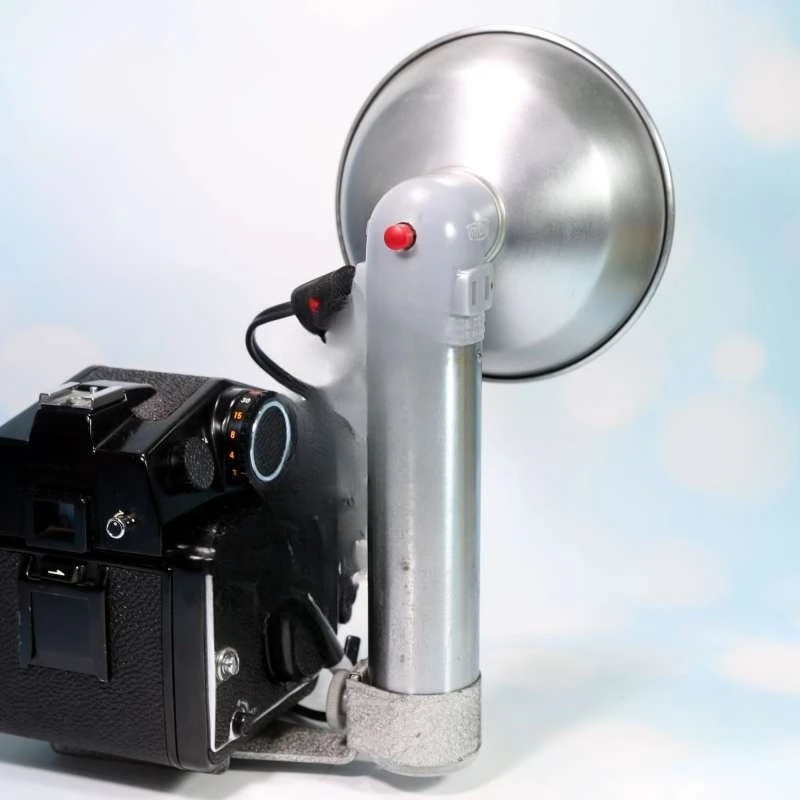 

Fan flash, disposable magnesium light, photography props