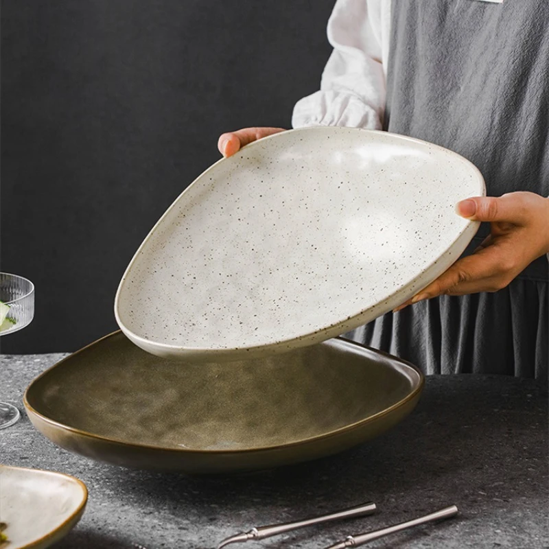 Creative Triangle Shaped Western Restaurant Beef Steak Plate Vintage Coarse Pottery Dessert Salad Fruit Plate Ceramic Dinnerware