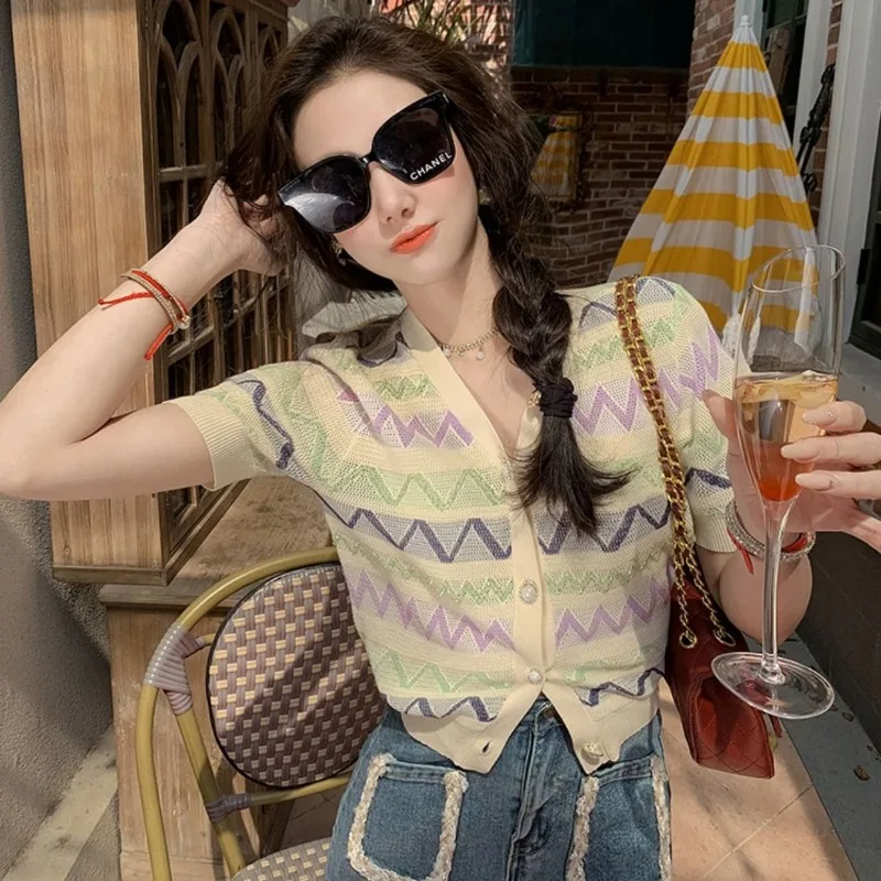 

Chic Striped V-neck Knitted Cardigan Short Sleeve Women Summer Hollow Out Knit T-shirt Short Tops Design High-end Outerwear New