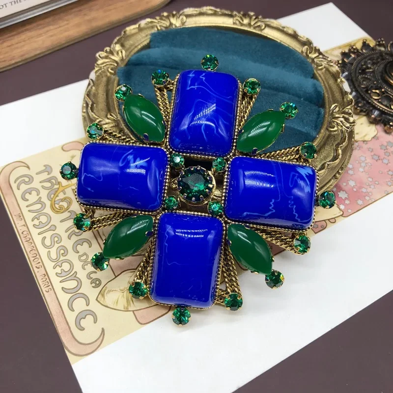 

Модная винтажная брошь с синим драгоценным камнем и зеленым кристаллом для женщин, дизайнерская изумрудная элегантная женская брошь в придворном стиле