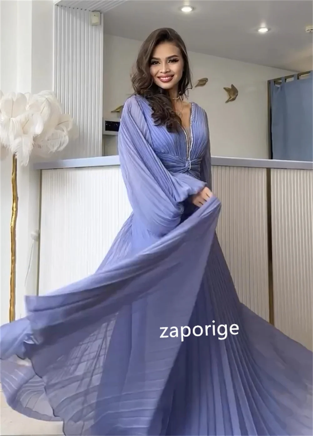 فساتين طويلة مخصصة بطيات شيفون على شكل حرف A ورقبة على شكل حرف V مناسبة مخصصة للحفلات الراقصة بمقاسات بسيطة متاحة على الطراز الحديث