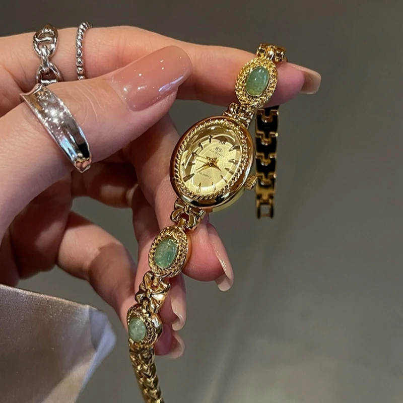 Women's New Golden Watch Luxury Vintage Style Women's Quartz Watch Exquisite Small Fashion Girl's Personalized Watch Gift