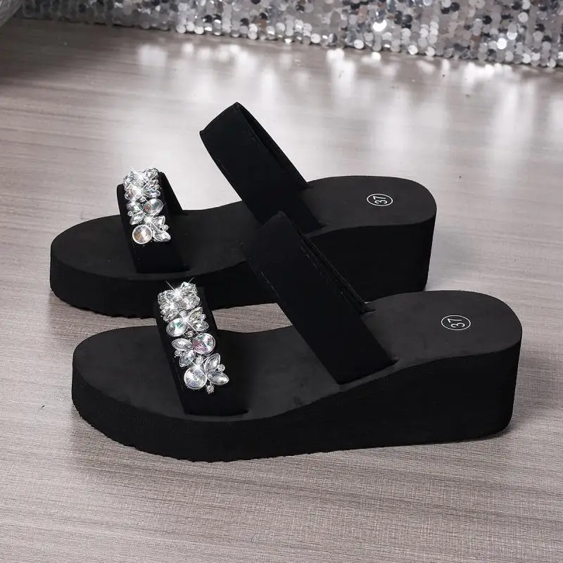 Luxuriöse silberne Strass-Sandalen mit dicker Sohle für Damen, Sommer 2026, bequeme Plateau-Strandpantoletten, Keilabsatz-Slipper für Frauen – Detail 8