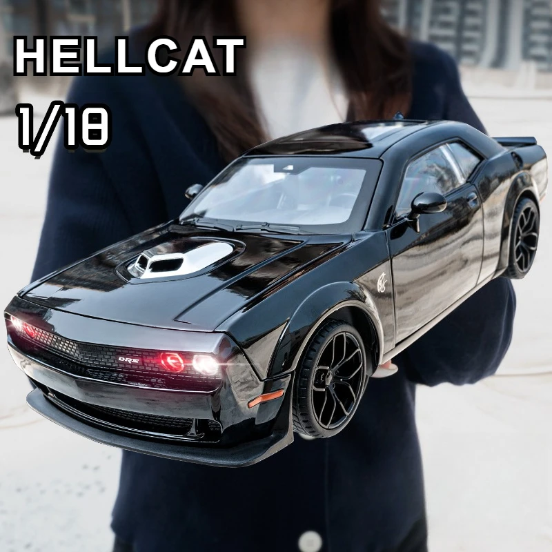 

1:18 SRT Hellcat Muscle Sports Car Model Toy Alloy Diecast Sound Light Collection Toys Vehicle For Decoration Gifts