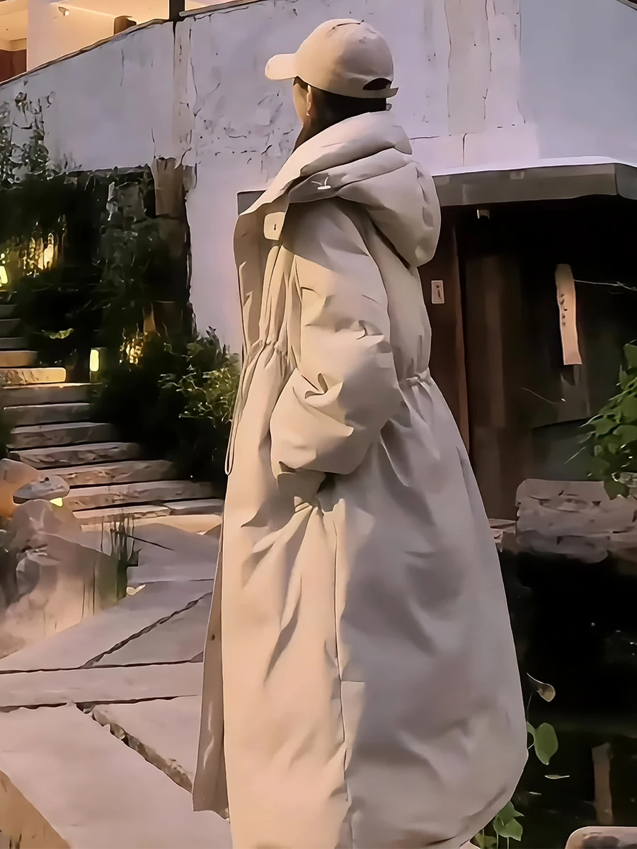 Casaco Feminino de Inverno Novo Chegada, Jaqueta Puffer Branca de Luxo com Capuz e Cordão, Modelo Longo e Fino