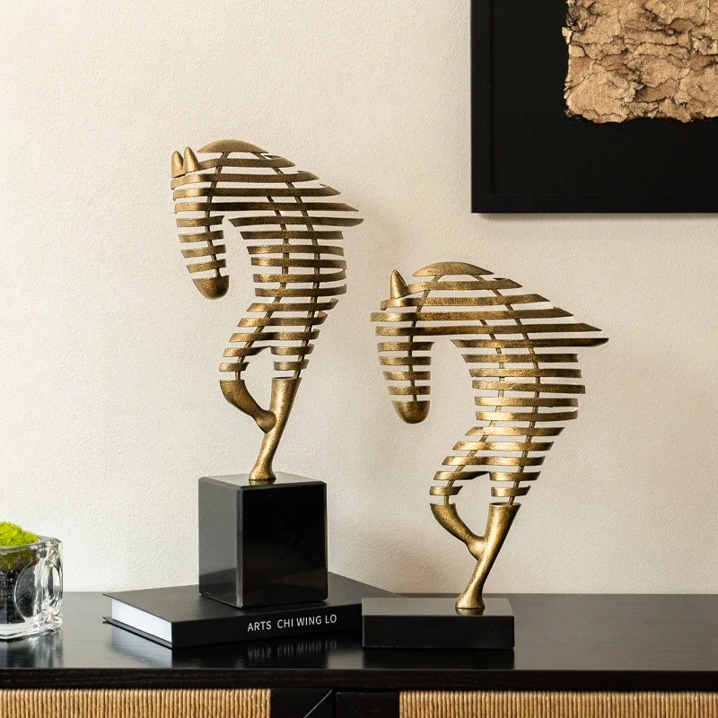 Modern Pop Art Handmade Aluminum Horse Statue Black Base with Gold Metal Crafts Art Animal Sculpture for Home Decor