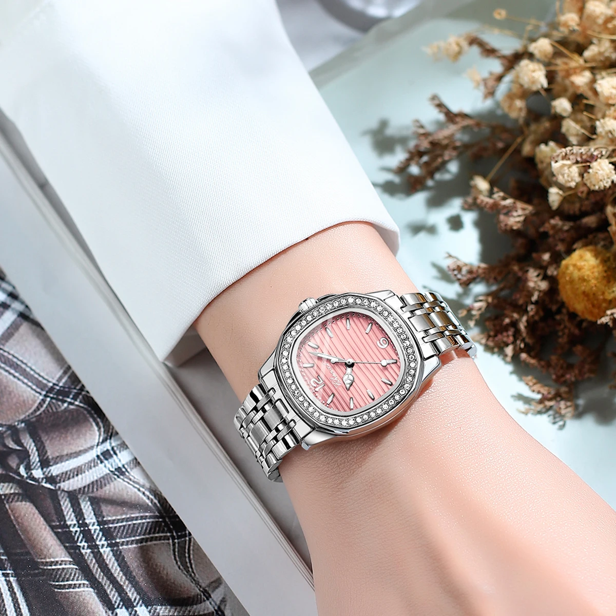 الجديد في CHENXI ساعة عالية الجودة أنثى الفولاذ المقاوم للصدأ الماس الهاتفي التناظرية ساعات كوارتز موضة أنيقة هدايا عيد ميلاد المرأة