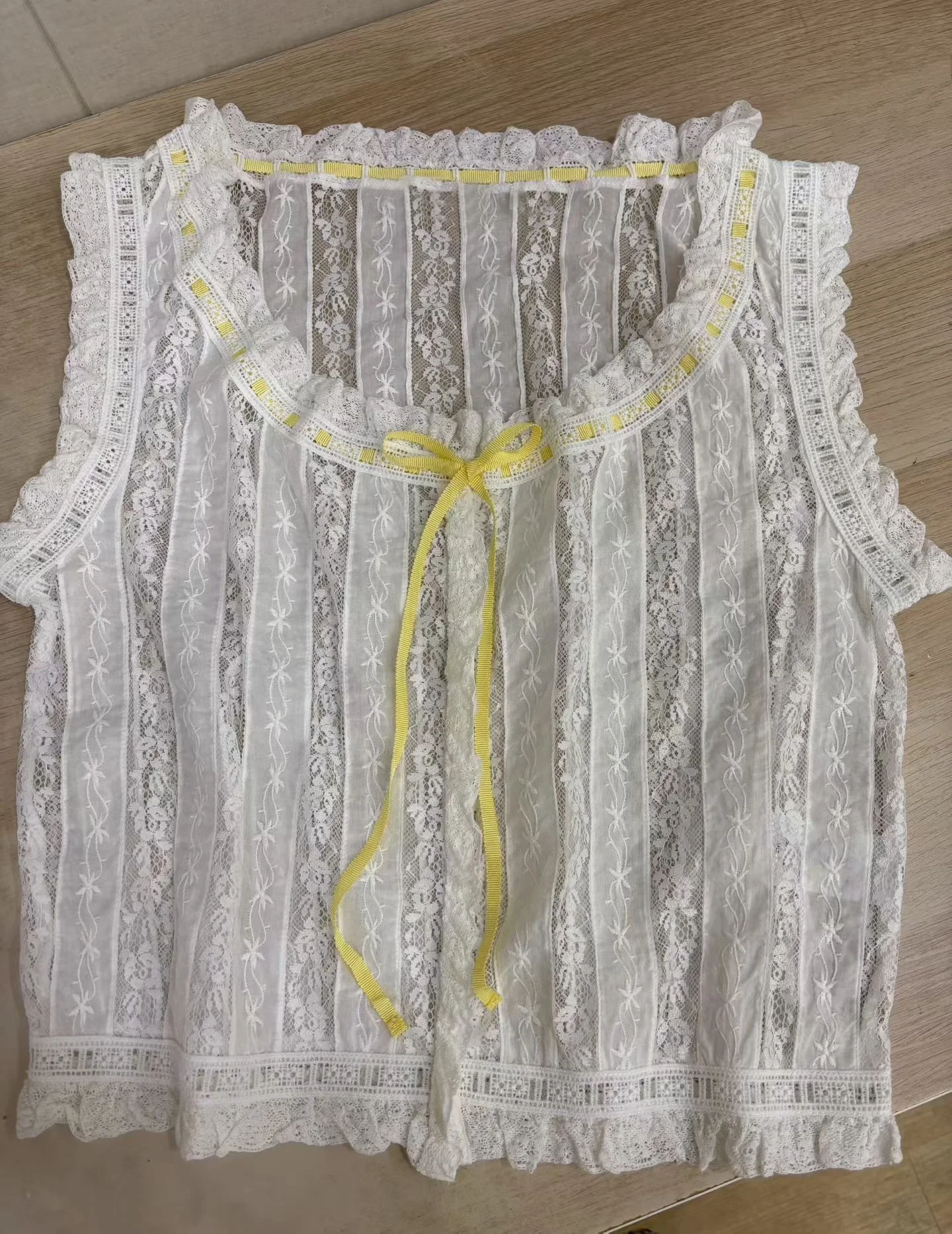 Women Lace Embroidery White Vest Yellow Drawstring Design O-Neck Single Breasted Sleeveless Casual 100% Cotton Tank Top