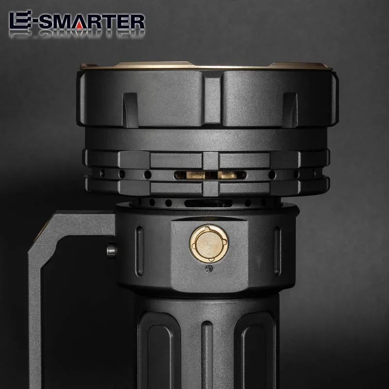 Fan Cooling Handheld Light 16 * P50 High Lumen Flashlight Outdoor Camping Adventure Work Giant Bright Handheld Light