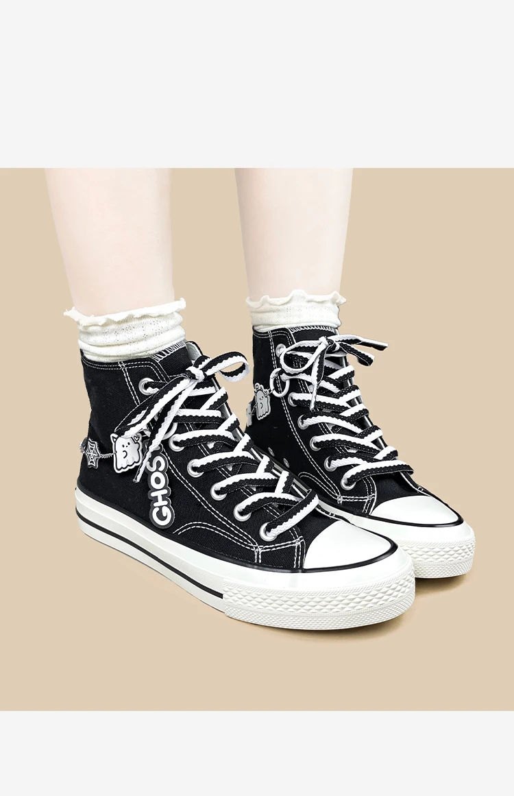 Amy und Michael Y2K Sweet Punk High-Top Canvas-Sneaker für Damen, schwarze Schnürschuhe, flache Freizeitschuhe, niedliche Charms-Schuhe für Teenager-Mädchen – Detail 5