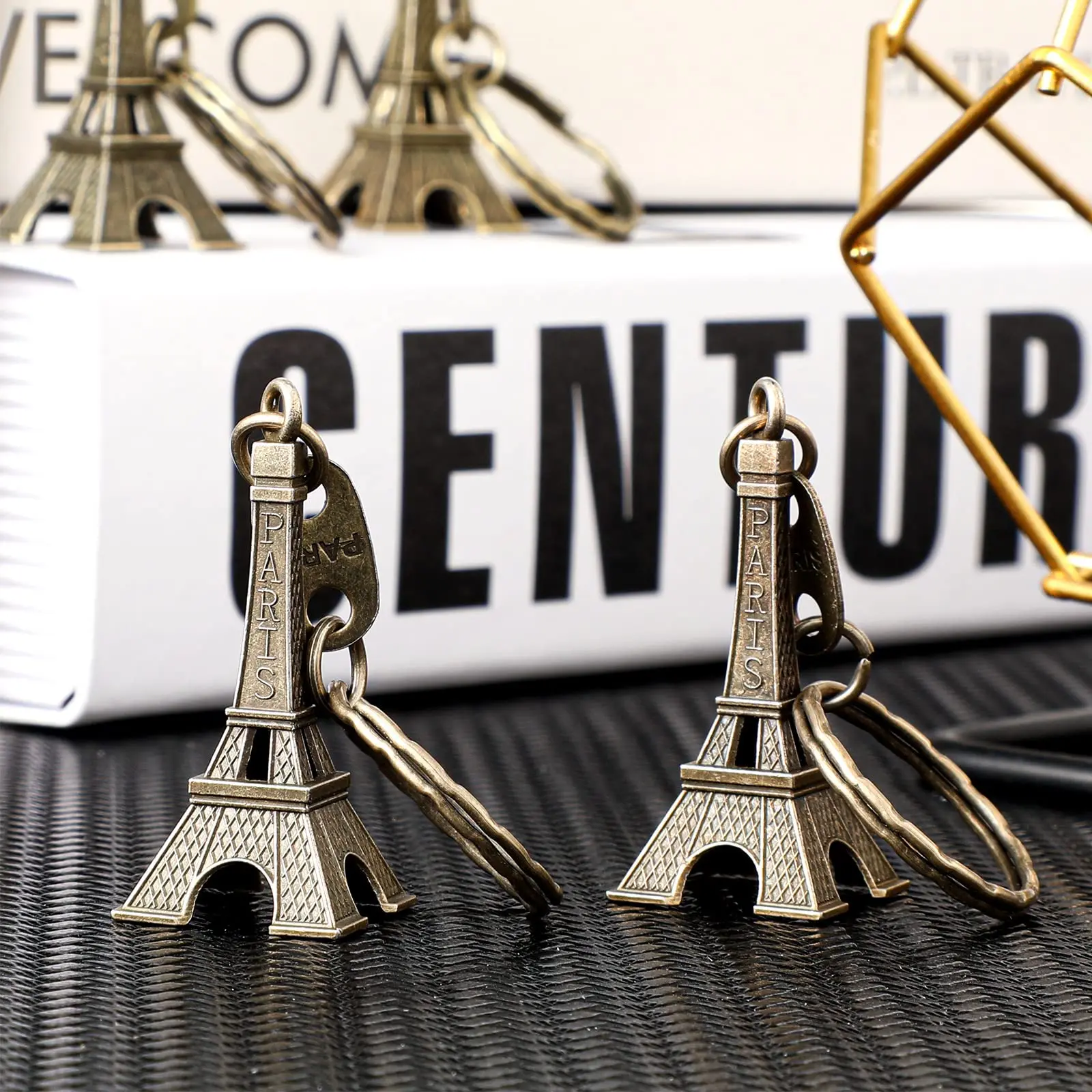 120Pcs Eiffel Tower Keychain Retro Keychain Decorations Purse Charms Statue Model Prom Keychain French Souvenirs