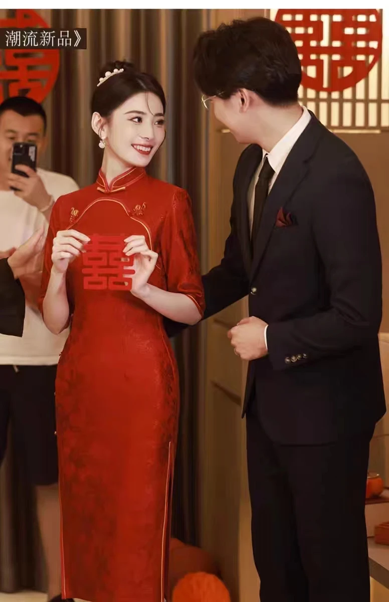 Abito da tostatura Cheongsam rosso nuovo senso di fascia alta della sposa di abito da sposa personalizzato abito da cerimonia a mezza manica Qipao femminile