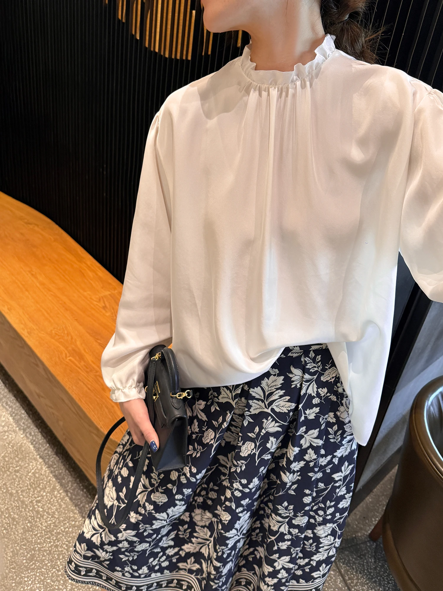 

Женский повседневный модный топ Ele White из шелковой ткани Power Spin 9 Momme: дышащий, комфортный, с длинным рукавом