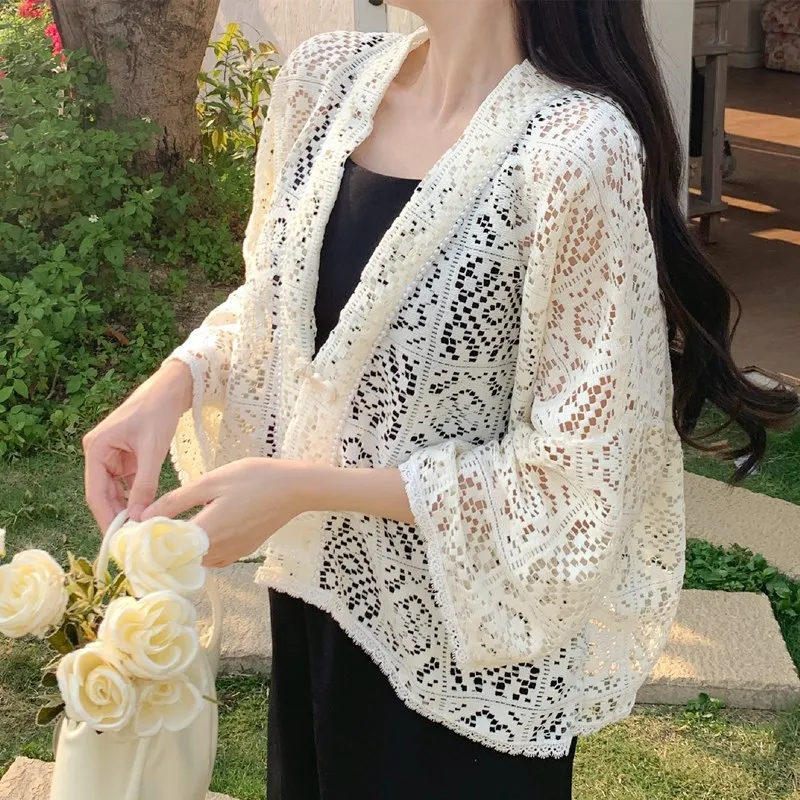 4xl plus Größe Sommer Strickjacke Frauen koreanischen Stil niedlichen Tops Bolero Jacke Perlen Schnalle aushöhlen weiße Spitze Strickjacke