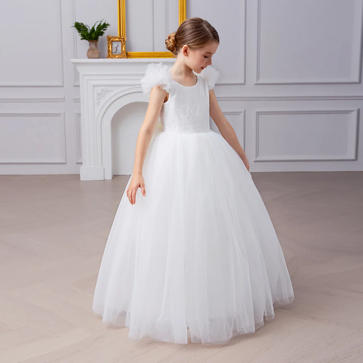 Girls' Summer New White Lace Petal Sleeve Puff Skirt Girls' High End Backless Princess Skirt Fashionable and Elegant