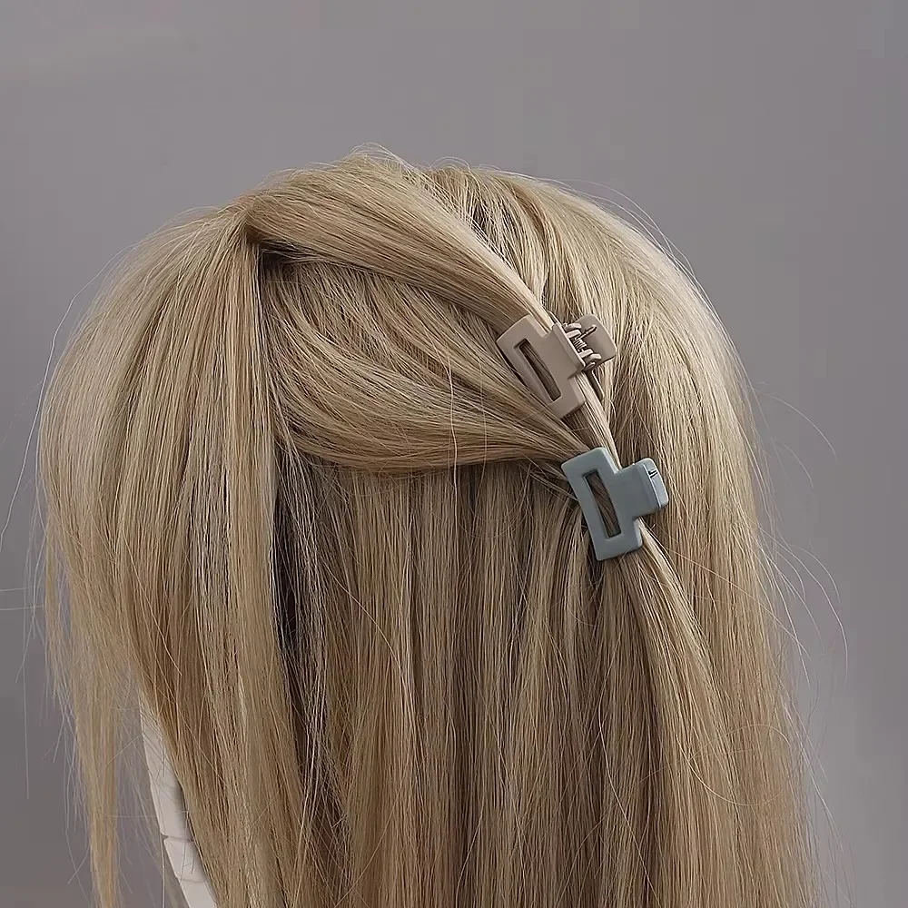 20 Pcs/bag Solid Color Matte Hollow Hair Claw Clip Candy Color Catch Barrettes Stylish Hair Accessories Suitable for Women