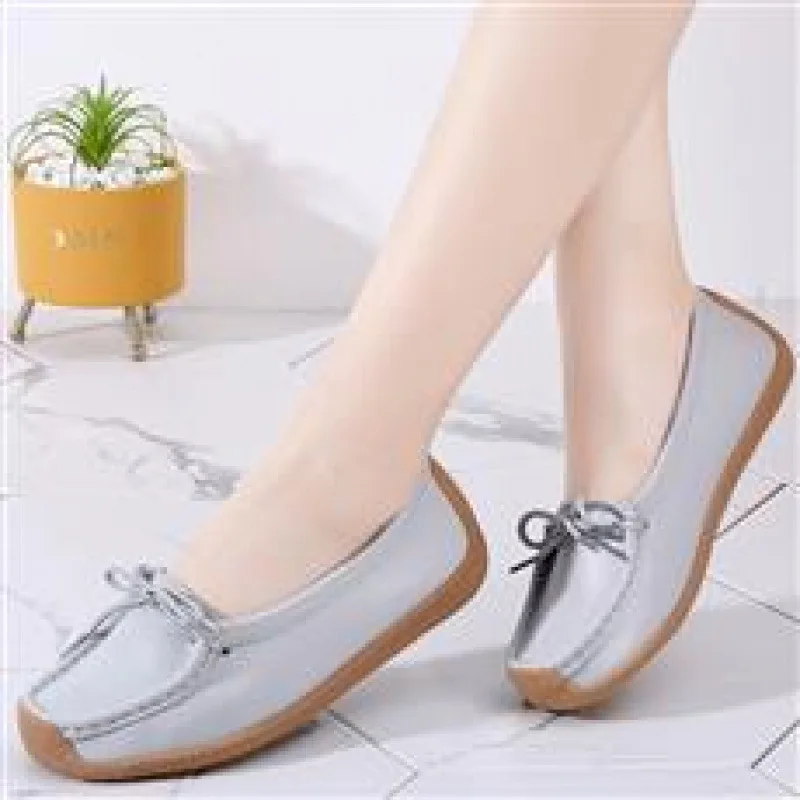 

Mokasin large-size women's leather thick-soled shaking slope heel women's single foot cover heightening large-size women's shoes