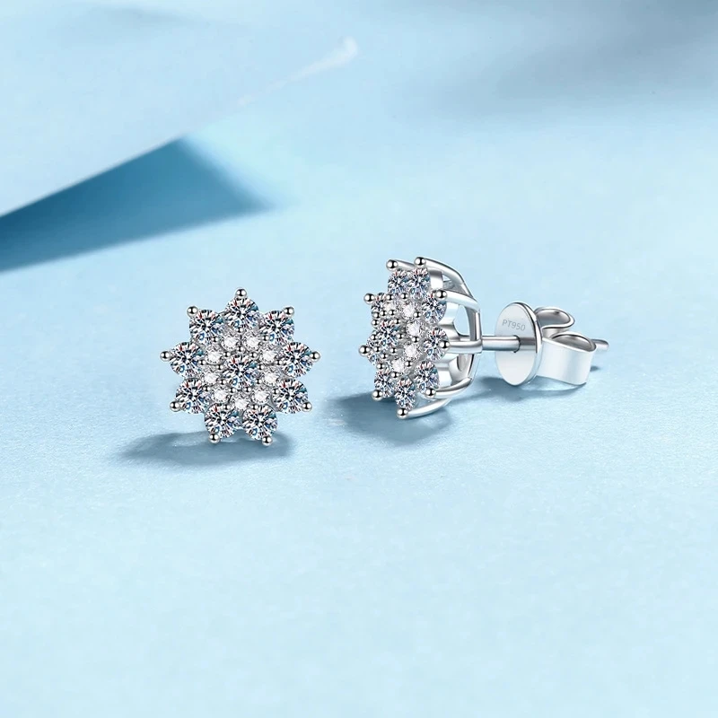 Classic Platinum PT950 Flower Shaped Stud Earrings Bustling Convenient for Women Commuting 0.708 CT Moissanite Diamond Jewelry