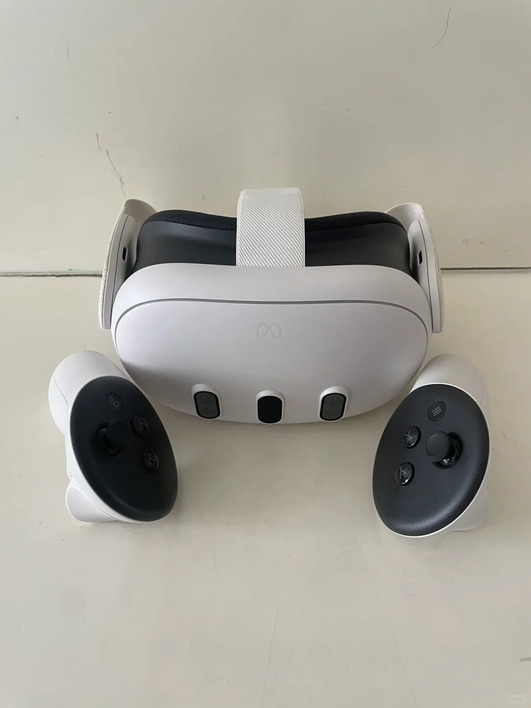Oculus Quest 3 d'origine, 8 Go de RAM + 512 Go de stockage, écran 4K+ Infinite Display, résolution 2064x2208, batterie 5060 mAh, autonomie de 2,2 heures