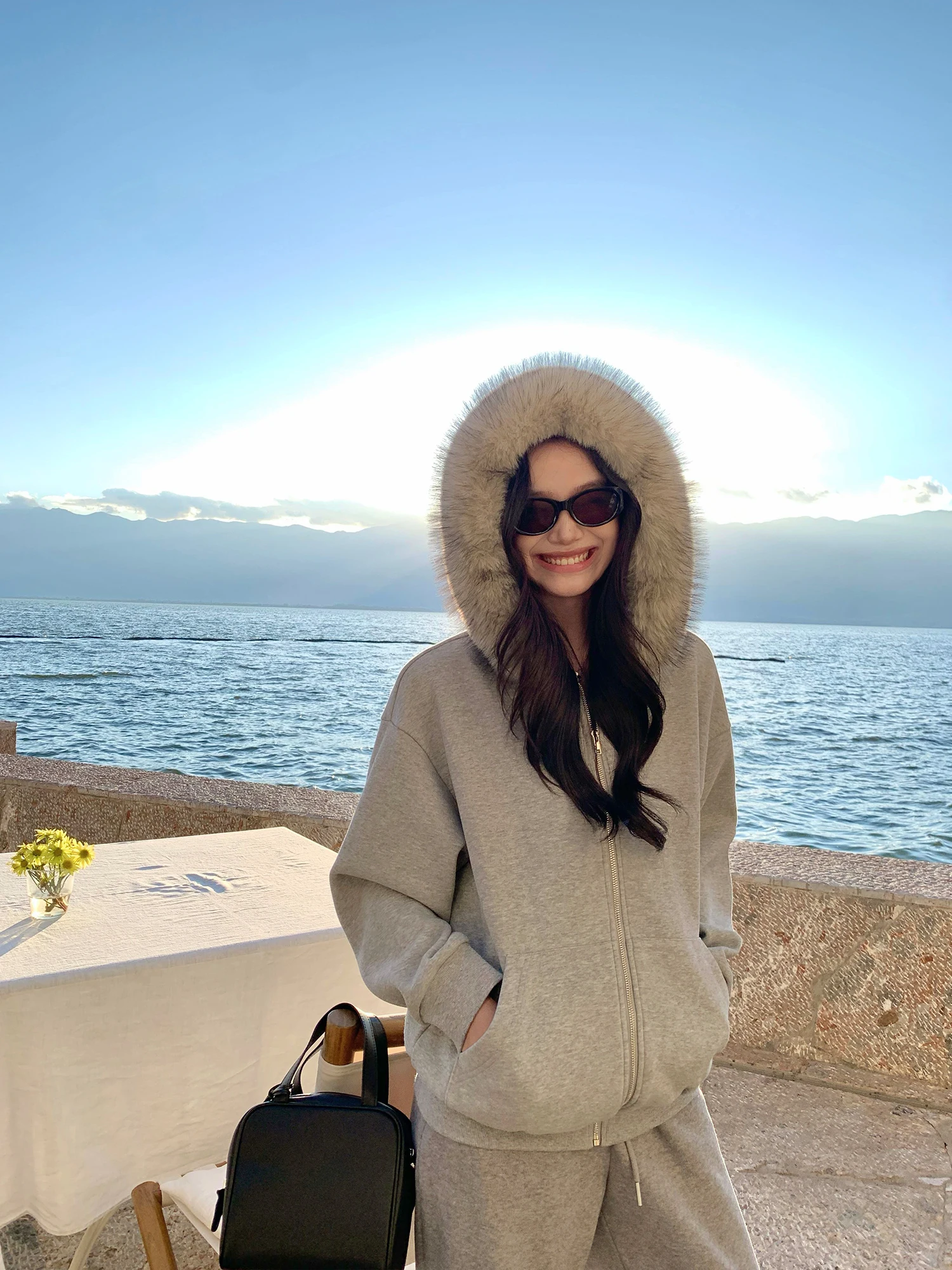 

Женский кардиган Pusumede с отстегивающимся меховым воротником и капюшоном, высококачественная свободная теплая верхняя одежда, повседневный стиль, длинный рукав