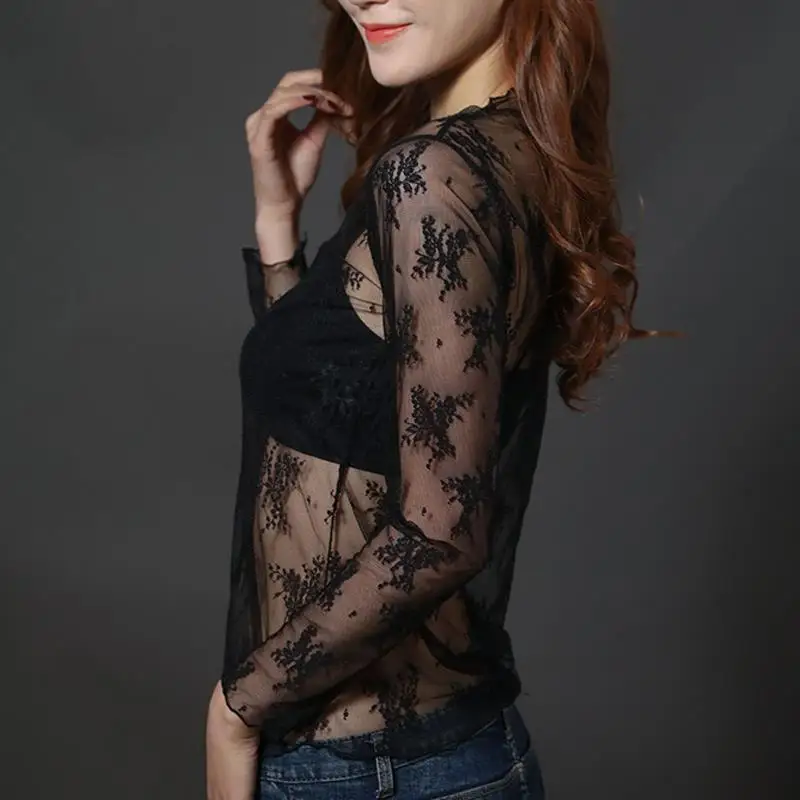 Blusa con fondo de encaje para mujer, camiseta de primavera y otoño, Top corto de malla de manga larga, Top Sexy de malla hueca de estilo extranjero con cuello alto 2024