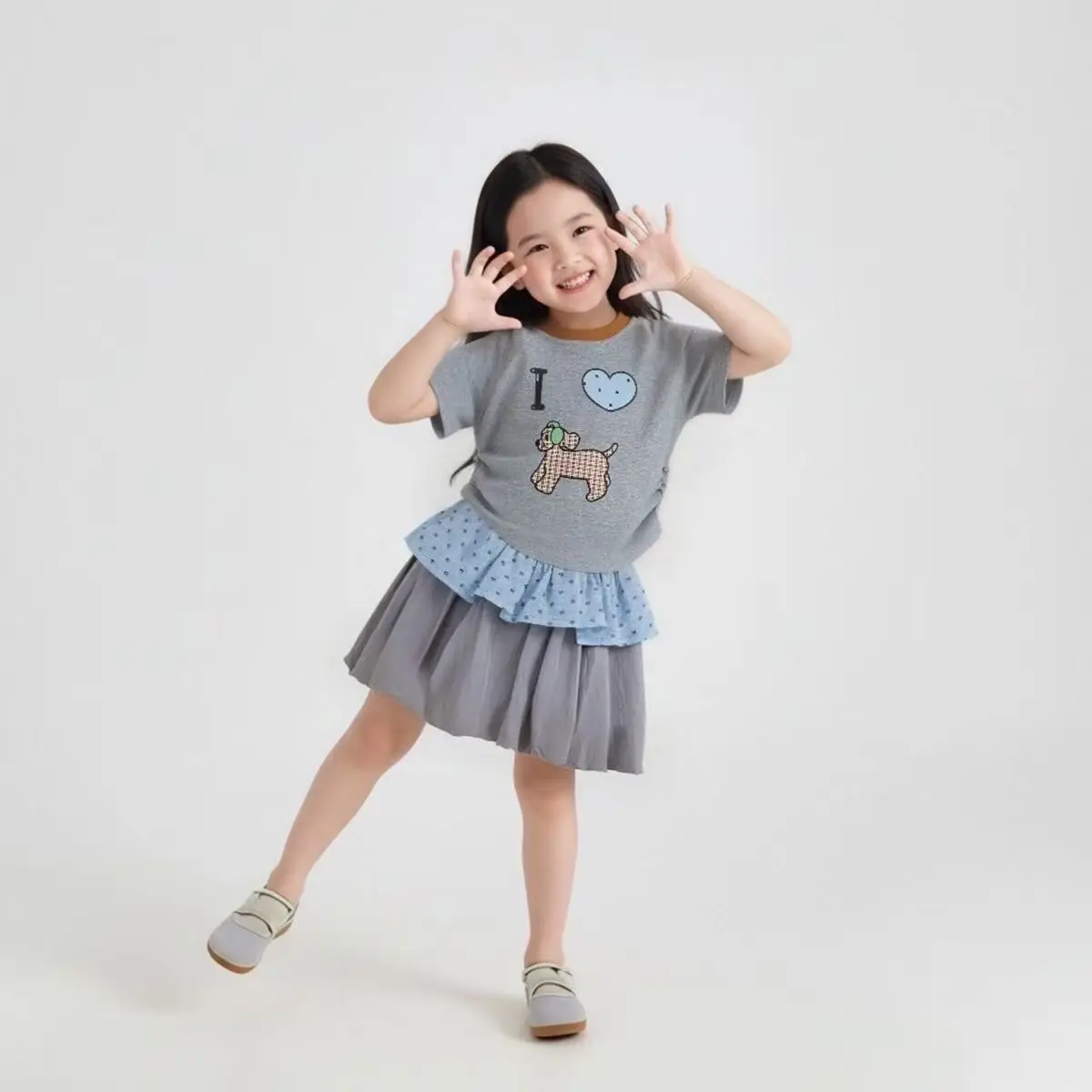 

Girls' Summer Set 2026 New Cute Printed Shoulder T-shirt with Polka Dot Half Body Skirt and Pants Set