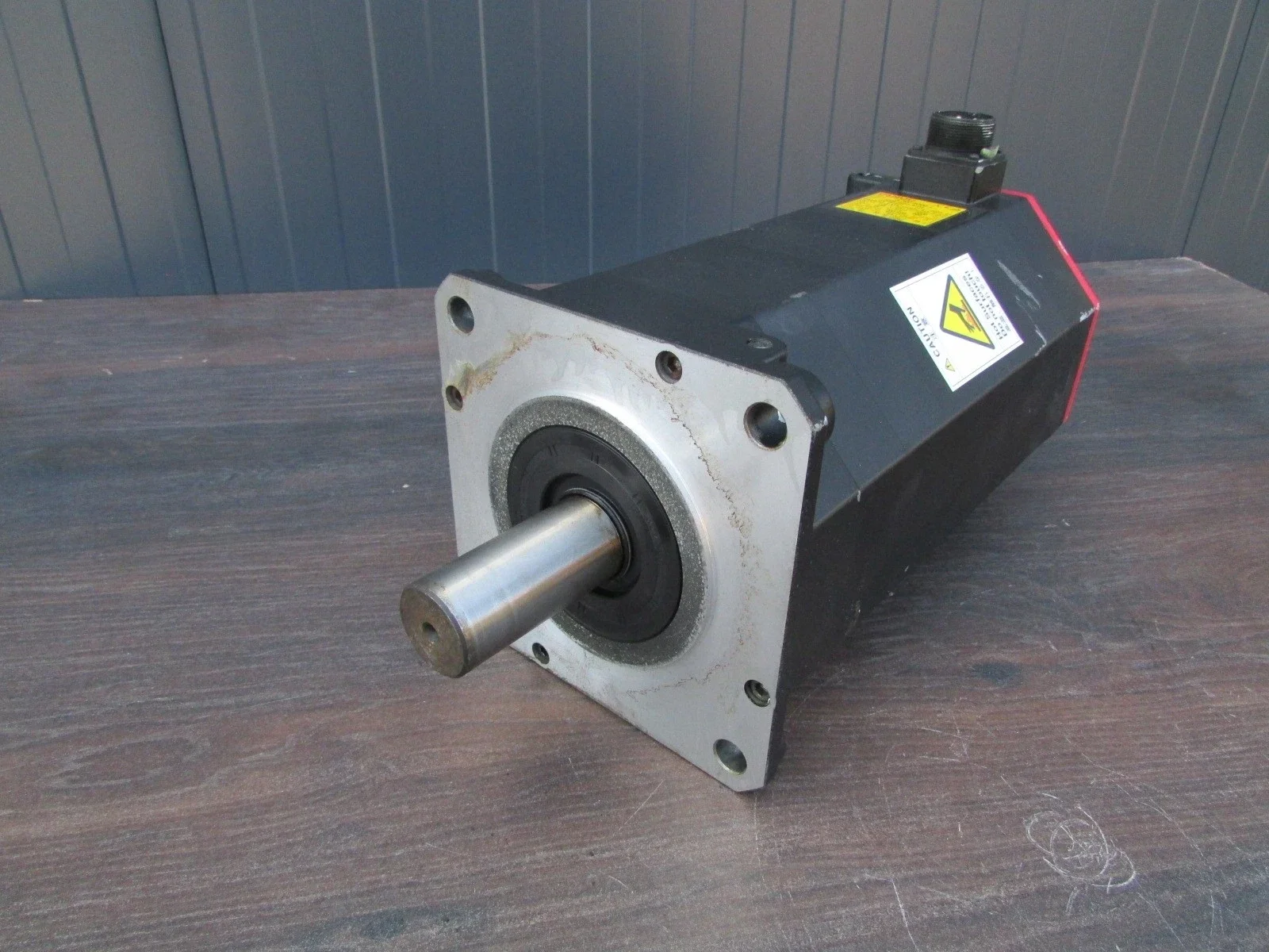 

Б/у серводвигатель переменного тока A06B-0253-B100 для FANUC A06B-0253-B100