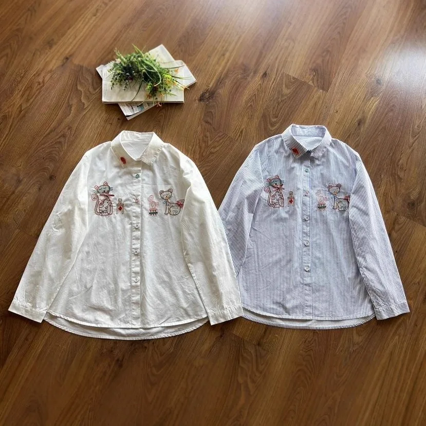 Japanische Süße Mori Mädchen Vintage Gestreiften Cartoon Katze Stickerei Shirts Frauen Herbst Drehen Unten Kragen Langarm Casual Bluse