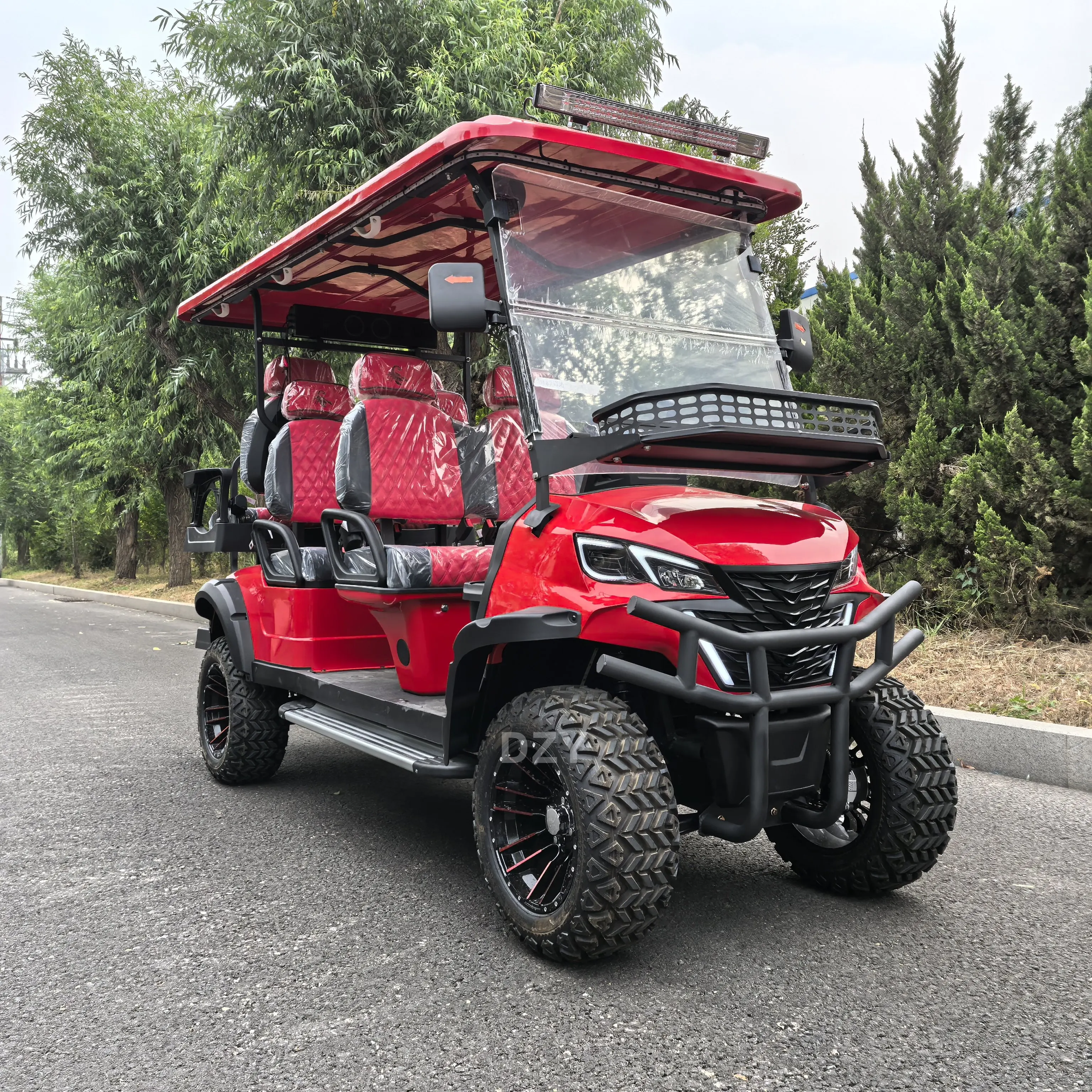Golf Equipment Sales - Heiß begehrter 8-Sitzer Elektro-Golfwagen, ausgestattet mit
