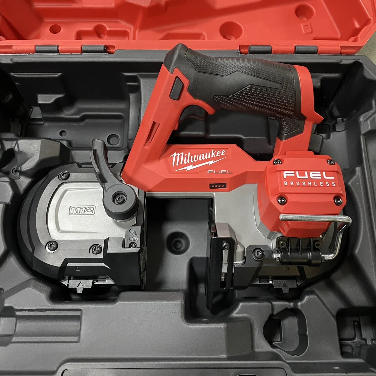 

Milwaukee rechargeable brushless band saw compact M12 handheld cutting tool FBS64 Body only