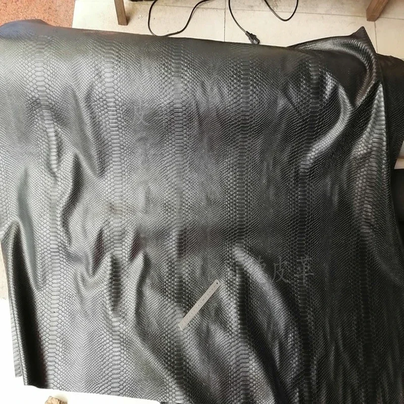 

Имитация змеиной кожи: мягкая синтетическая кожа из ПУ для пошива одежды
