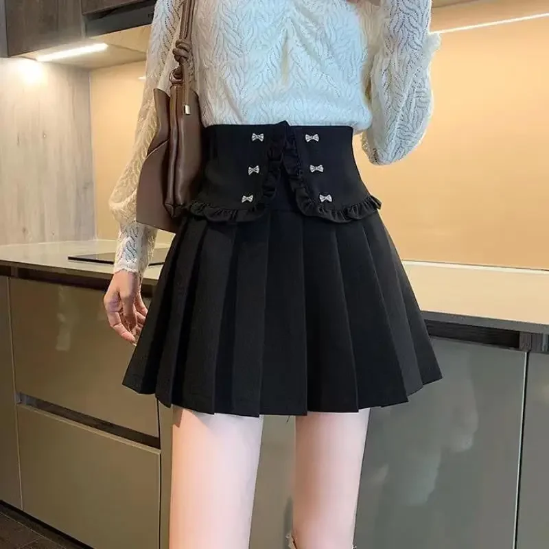 Black skirt female autumn/winter 2024 new Korean version of high waist design fashion temperament little pleated skirt.