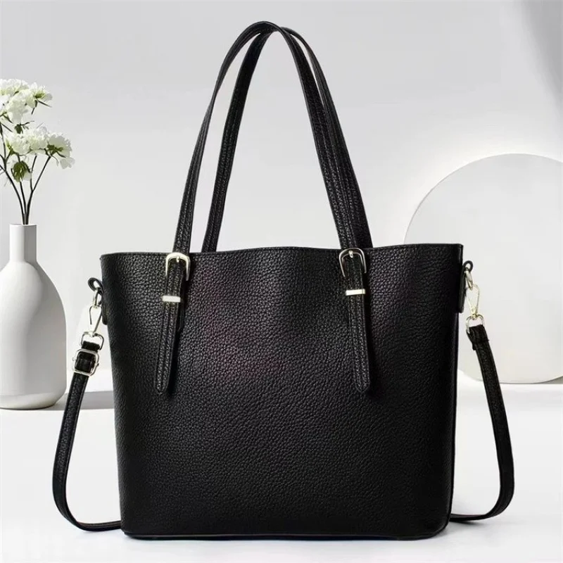 

Классическая женская сумка-саквояж из структурированной кожи с двойными верхними ручками в стиле ретро