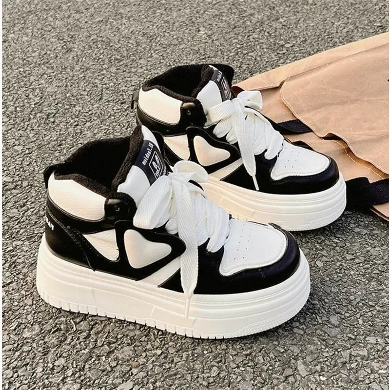 أحذية قطنية مخملية سميكة للنساء 2025 أحذية عالية الجودة جديدة أحذية بيضاء متعددة الاستخدامات أحذية كاجوال #2