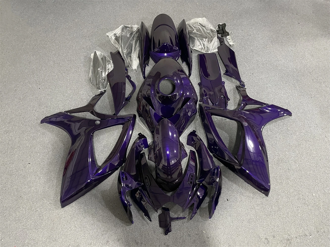 The motorcycle fairing is suitable for the GSXR600 GSXR750 2006 2007 K6 06 07 body fairings and is a purple motorcycle shell