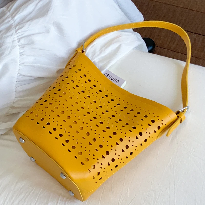 

Luxury Hand-held Hollow Out Bucket Women's bag 2025 New High-end Shoulder Bag Large Capacity Commuting Totes Composit Bags Purse