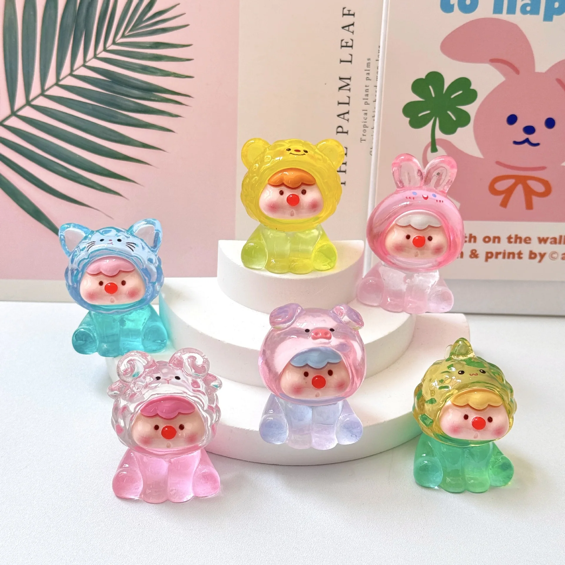 

Highly transparent gradient animal babies. Cute beads for DIY jewelry, keychains, desktop ornaments, resin accessories.