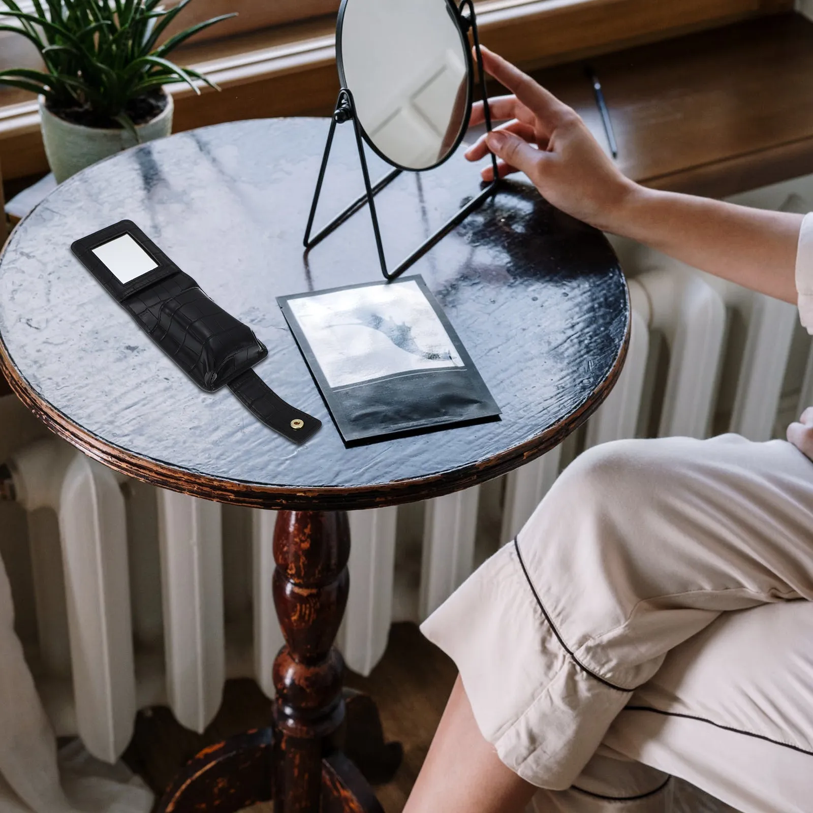 

Портативный футляр для помады с гладкой поверхностью, косметичка для использования в дороге, идеально подходит для школы, офиса, поездок, компактный чехол для хранения.