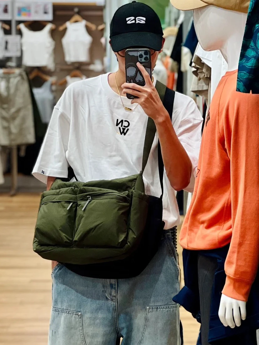 Casual Large Capacity Sports Crossbody Bag Single Shoulder Bag Computer Bag with Multiple Pockets for Real Store Youth