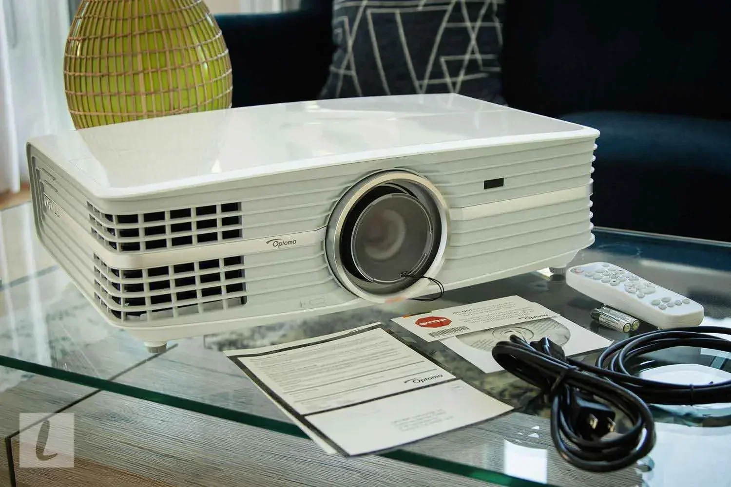 خصم مبيعات الصيف على جهاز عرض المسرح المنزلي Optoma UHD60 4K عالي الوضوح